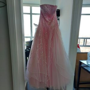 Beautiful Cache Gown🩰🛍